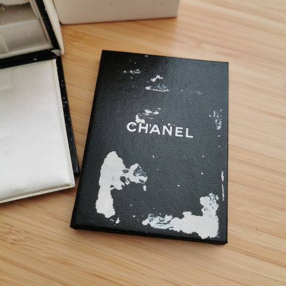 AUTHENTIC CHANEL watch with box size M - Picture 14 of 16